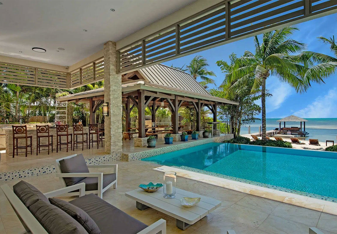 Outdoor living at Paradis Sur Mer in the Cayman Islands